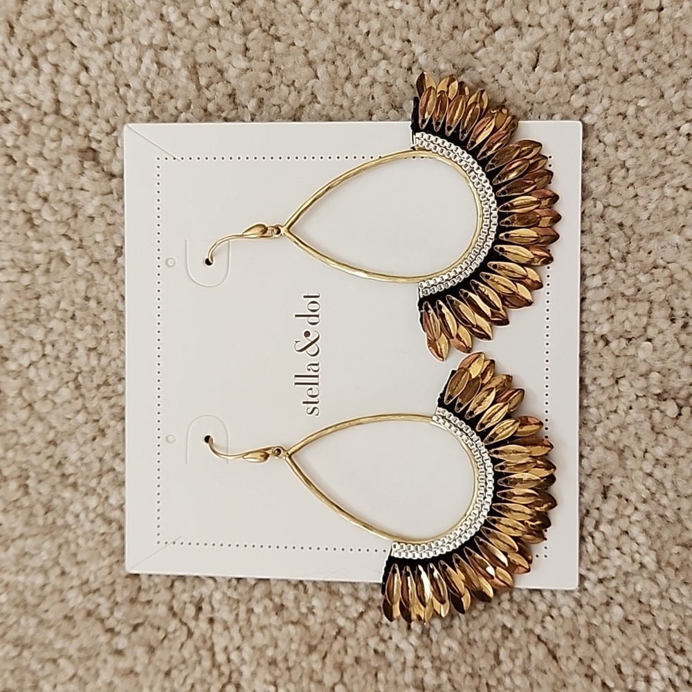 Stunning Stella and Dot Earrings